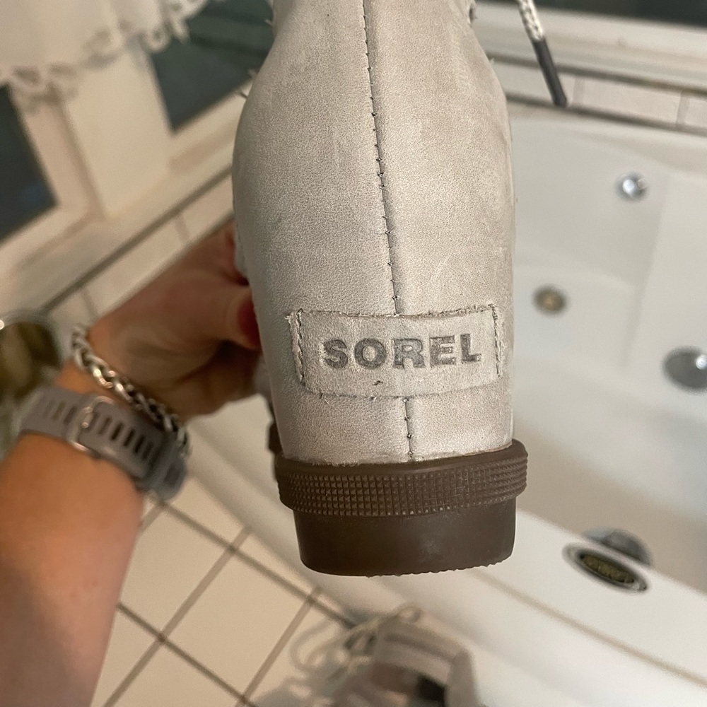 Like new Sorel sandals.  Beautiful light gray, barely worn at all.  Size 8